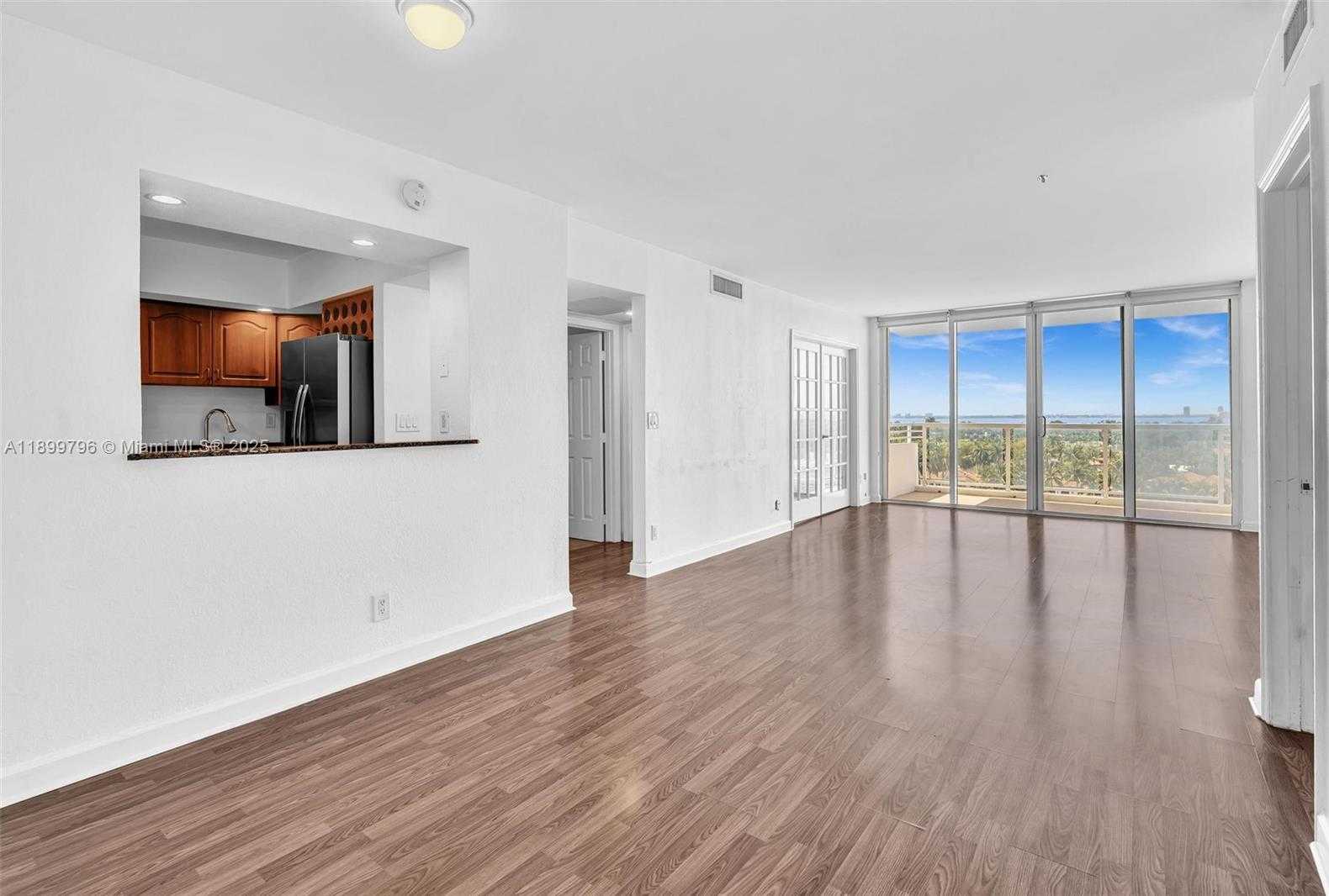 Small Image of 5600 COLLINS AVE #10J, Miami Beach Number 3