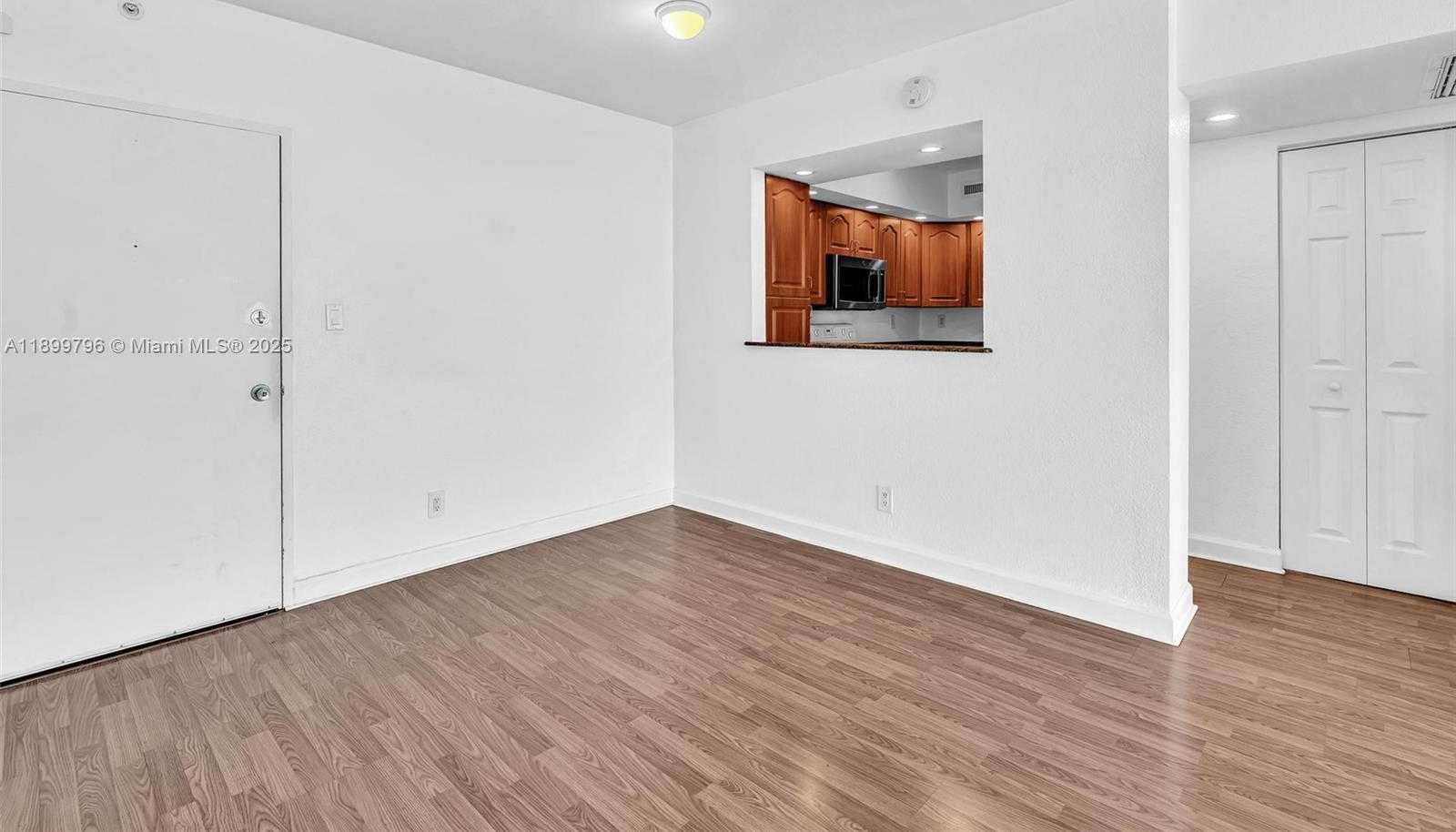 Small Image of 5600 COLLINS AVE #10J, Miami Beach Number 4