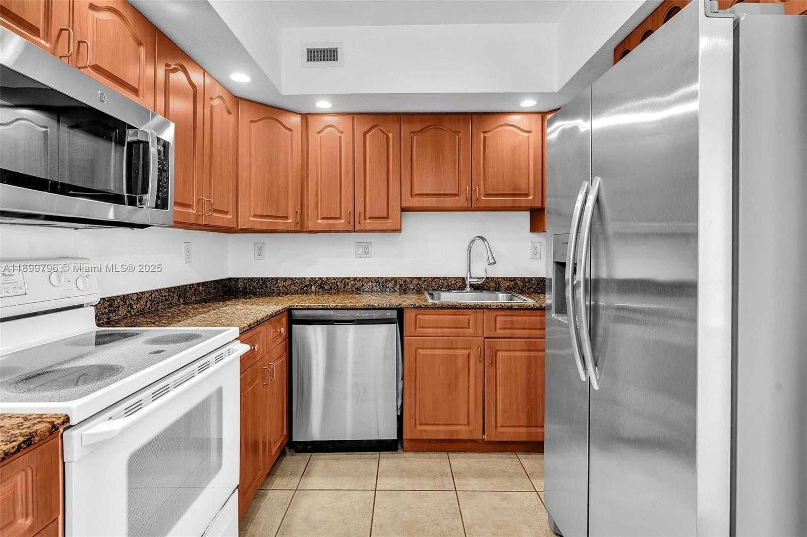 Small Image of 5600 COLLINS AVE #10J, Miami Beach Number 5