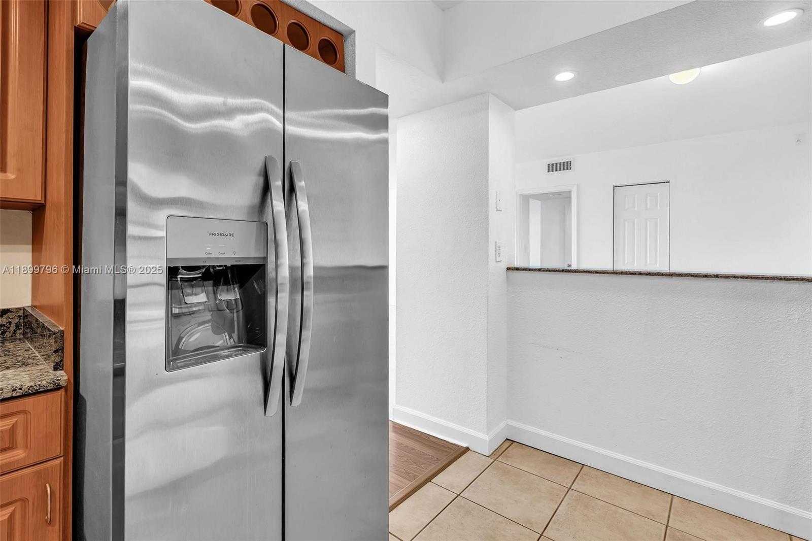 Small Image of 5600 COLLINS AVE #10J, Miami Beach Number 6