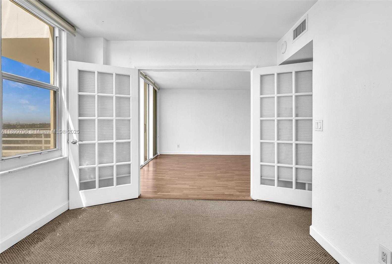 Small Image of 5600 COLLINS AVE #10J, Miami Beach Number 8