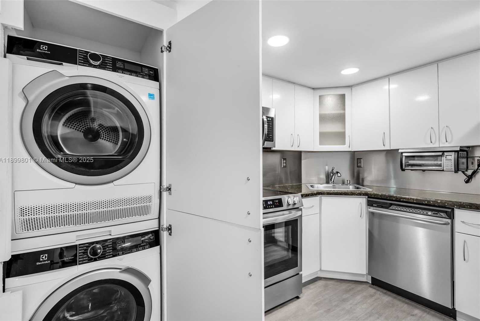 Small Image of 2333 BRICKELL AVE #PH208, Miami Number 12