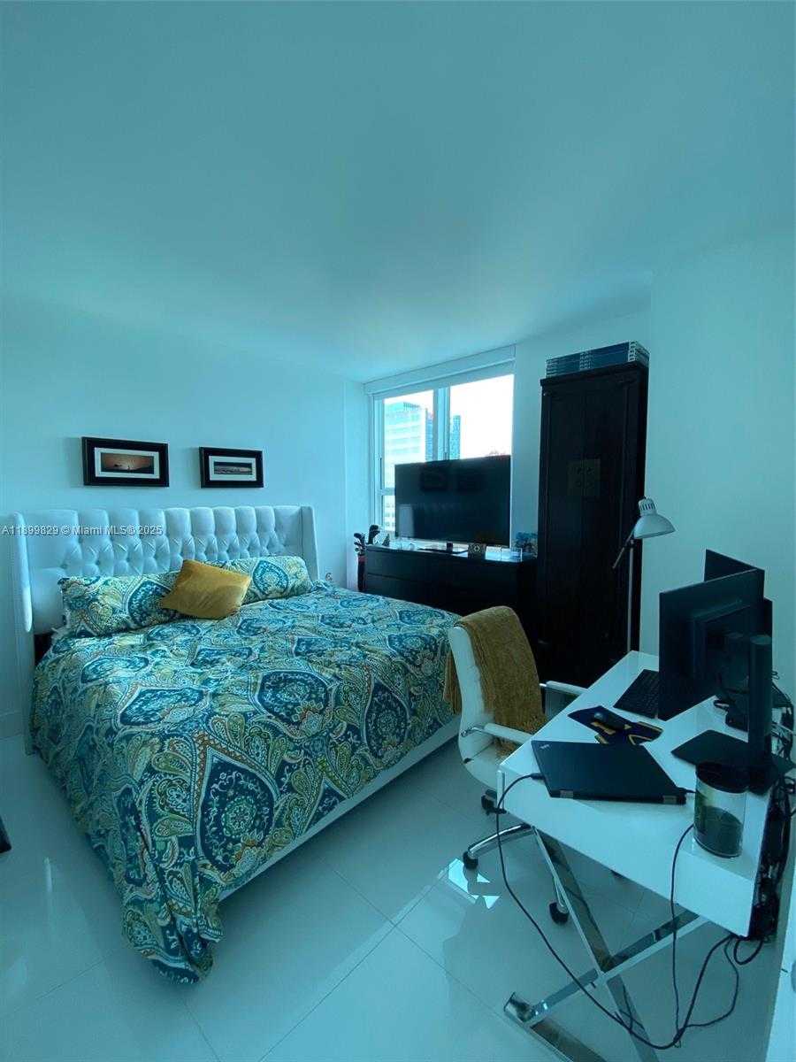 Small Image of 950 BRICKELL BAY DR #2707, Miami Number 12