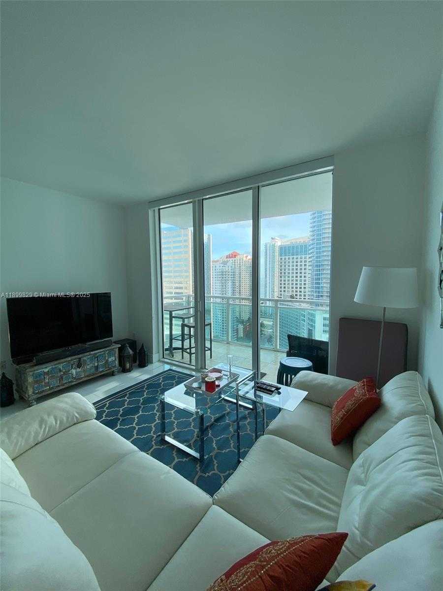 Small Image of 950 BRICKELL BAY DR #2707, Miami Number 4