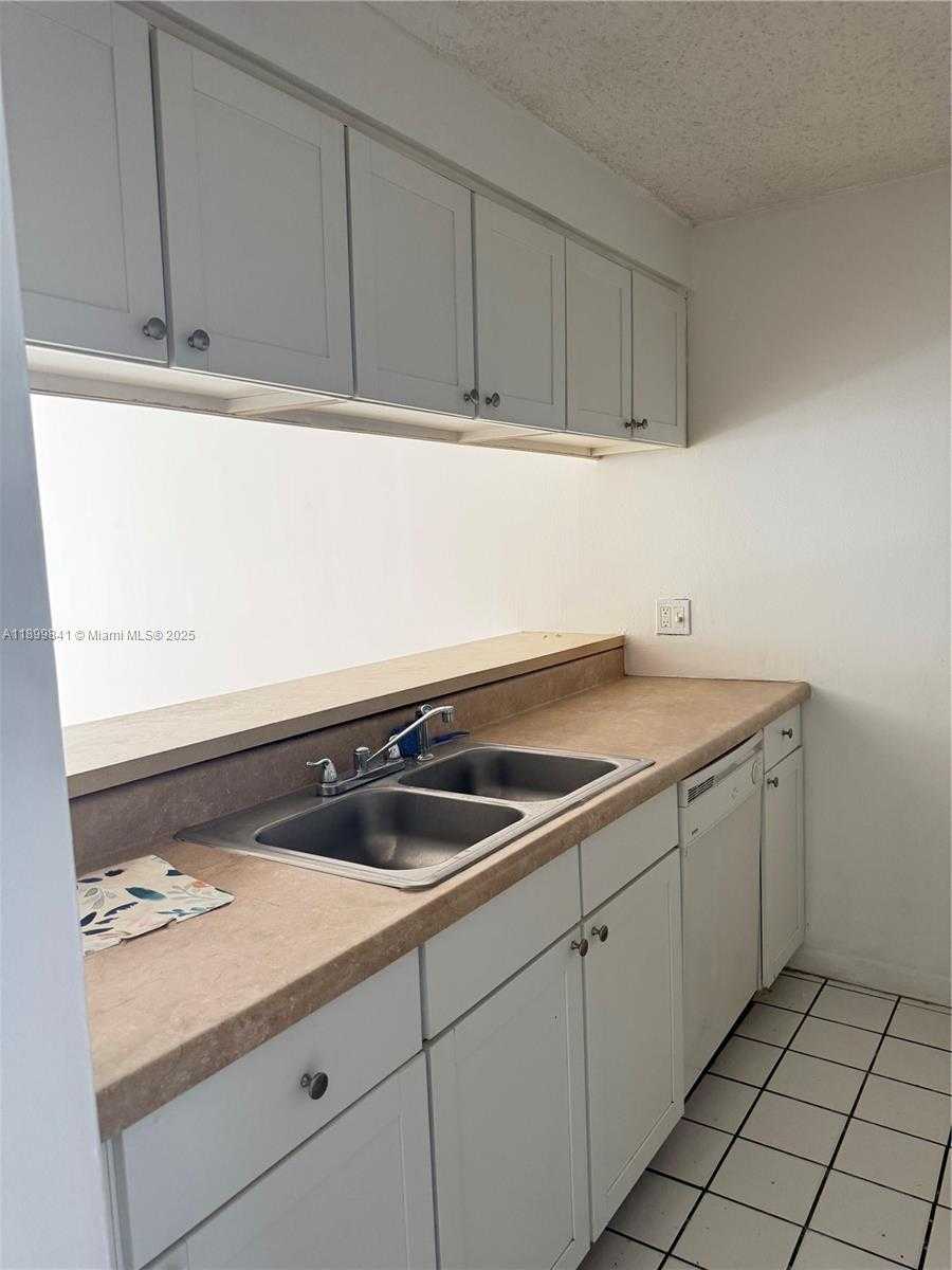 Small Image of 8100 GENEVA CT #145, Doral Number 2