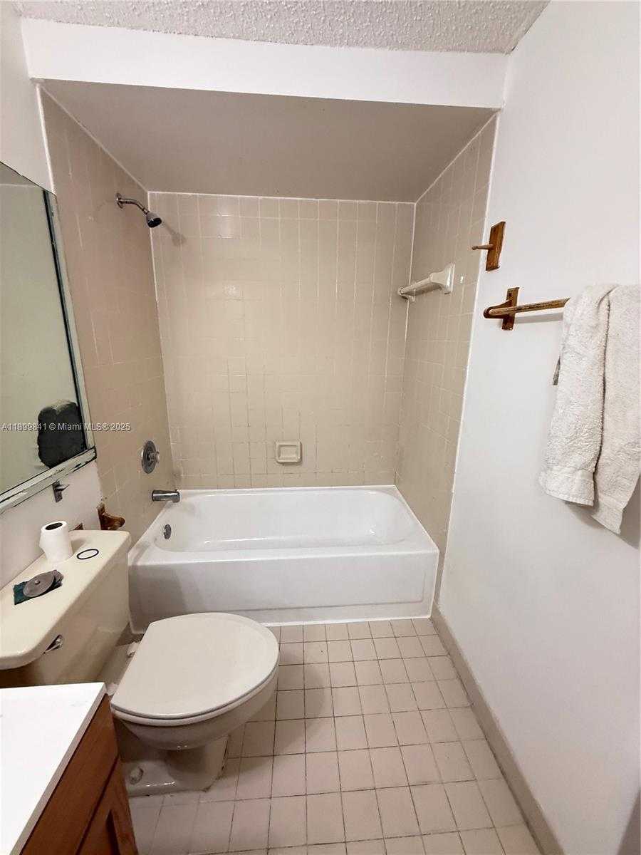 Small Image of 8100 GENEVA CT #145, Doral Number 5