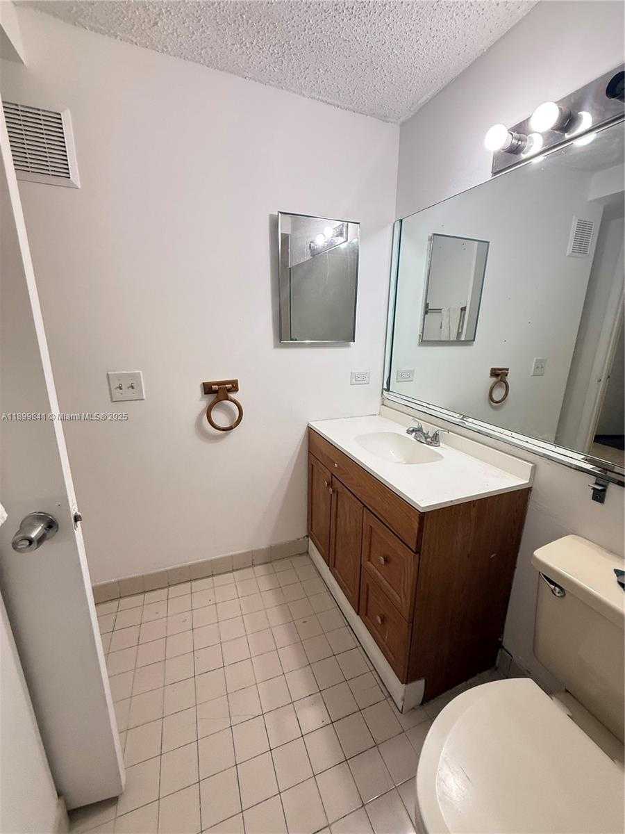 Small Image of 8100 GENEVA CT #145, Doral Number 6