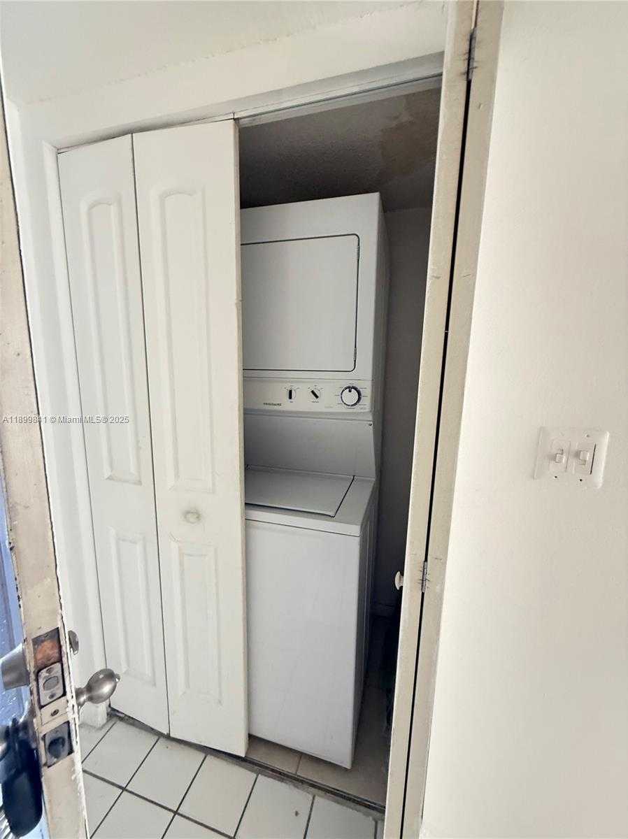 Small Image of 8100 GENEVA CT #145, Doral Number 7