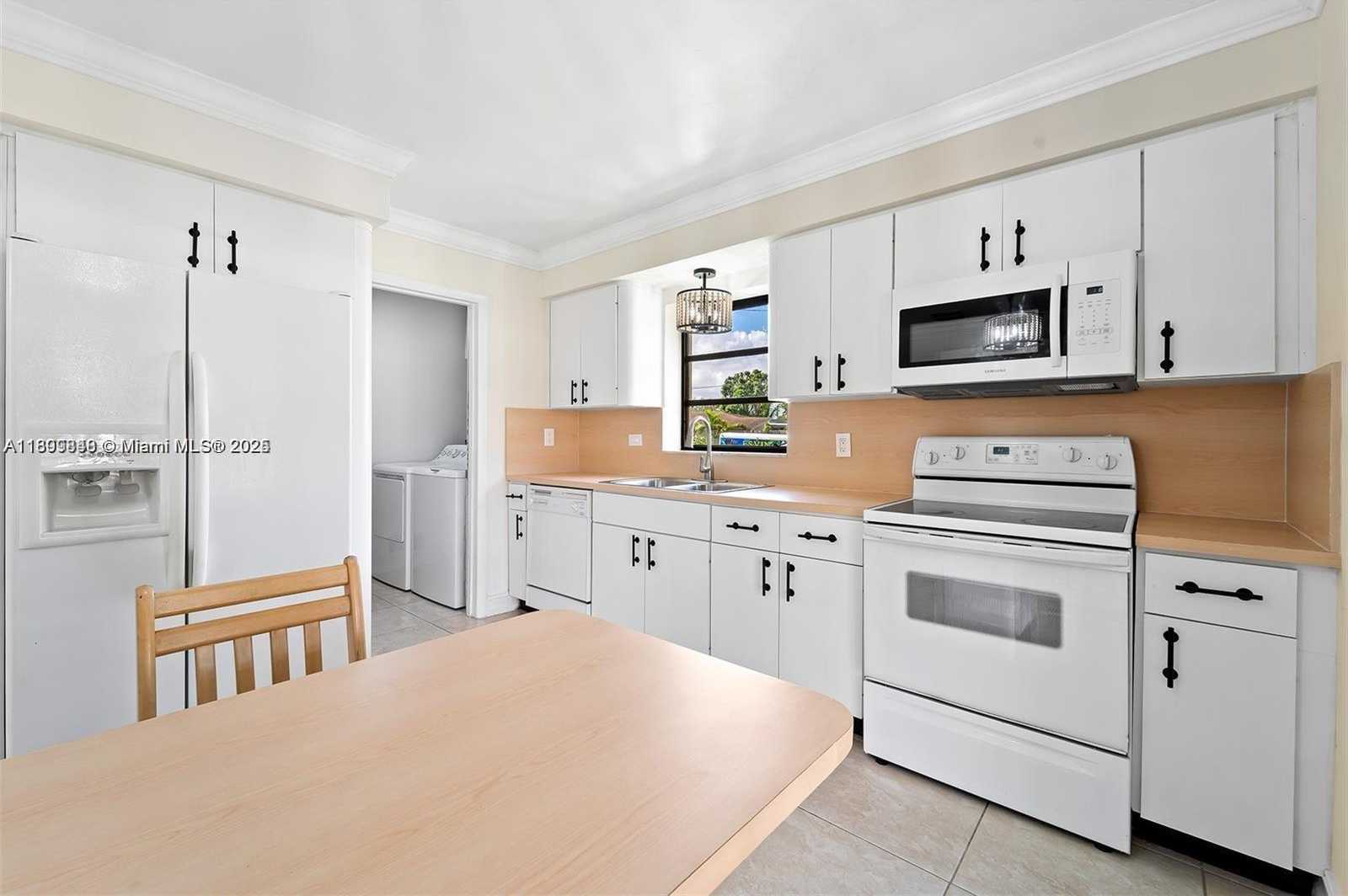 Small Image of 9835 SOUTH WEST 76TH ST, Miami Number 15