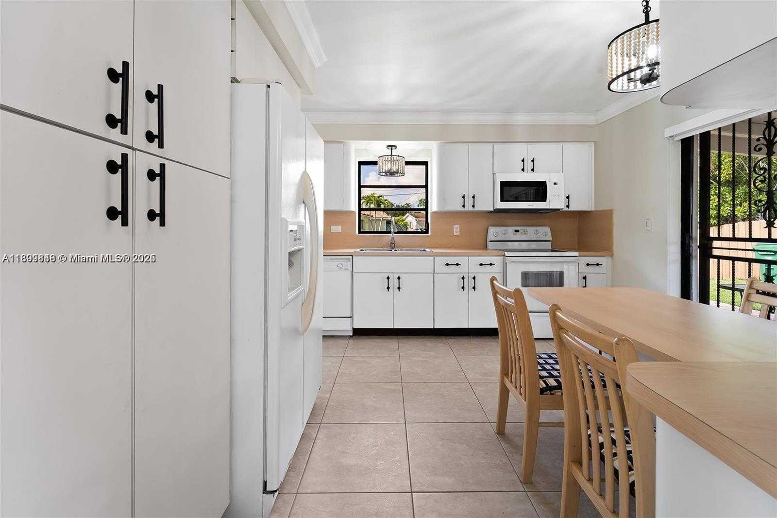 Small Image of 9835 SOUTH WEST 76TH ST, Miami Number 17