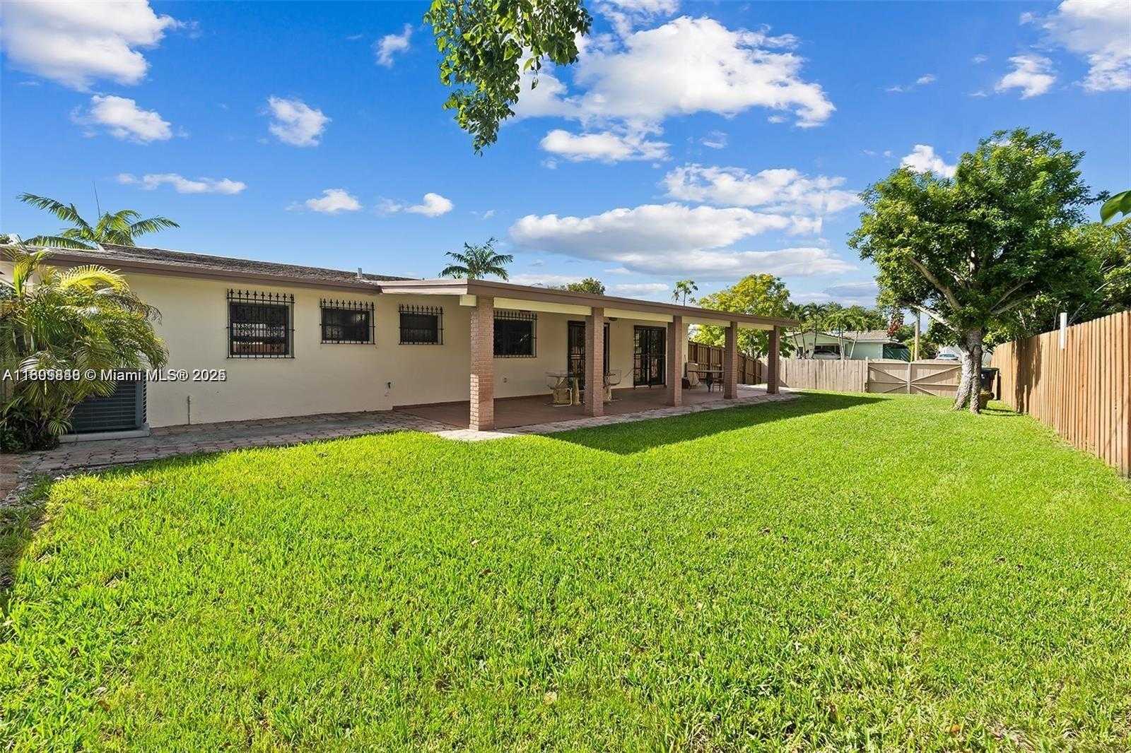 Small Image of 9835 SOUTH WEST 76TH ST, Miami Number 25
