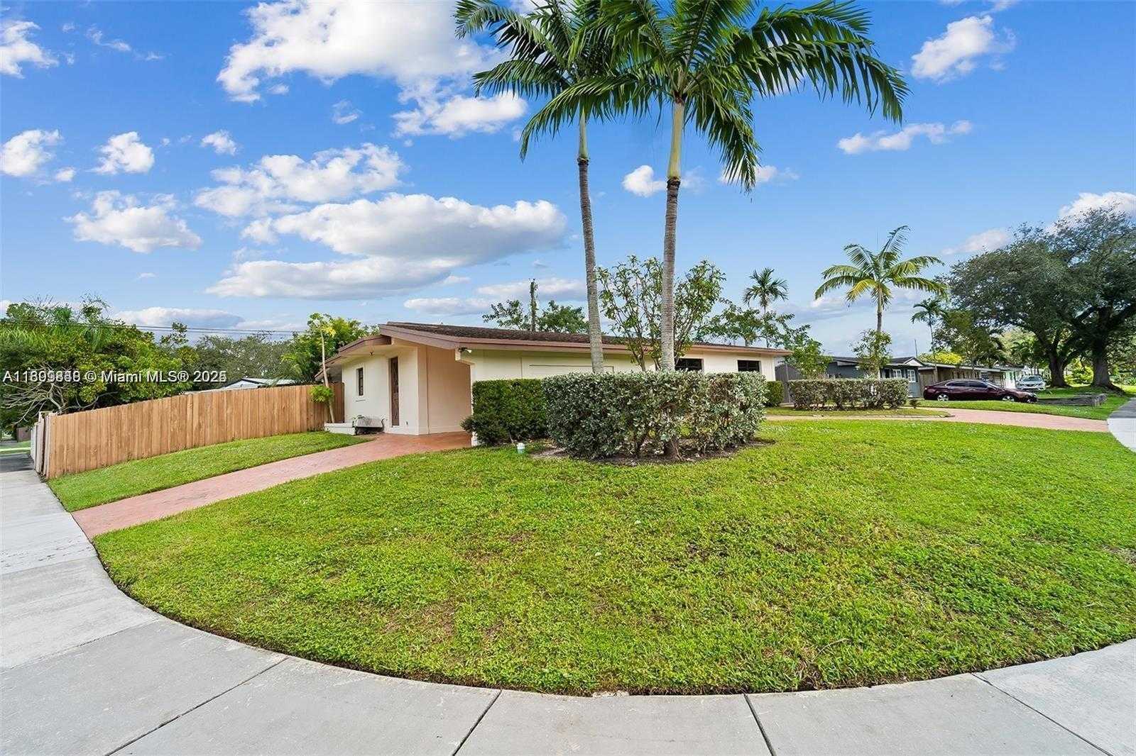 Small Image of 9835 SOUTH WEST 76TH ST, Miami Number 28