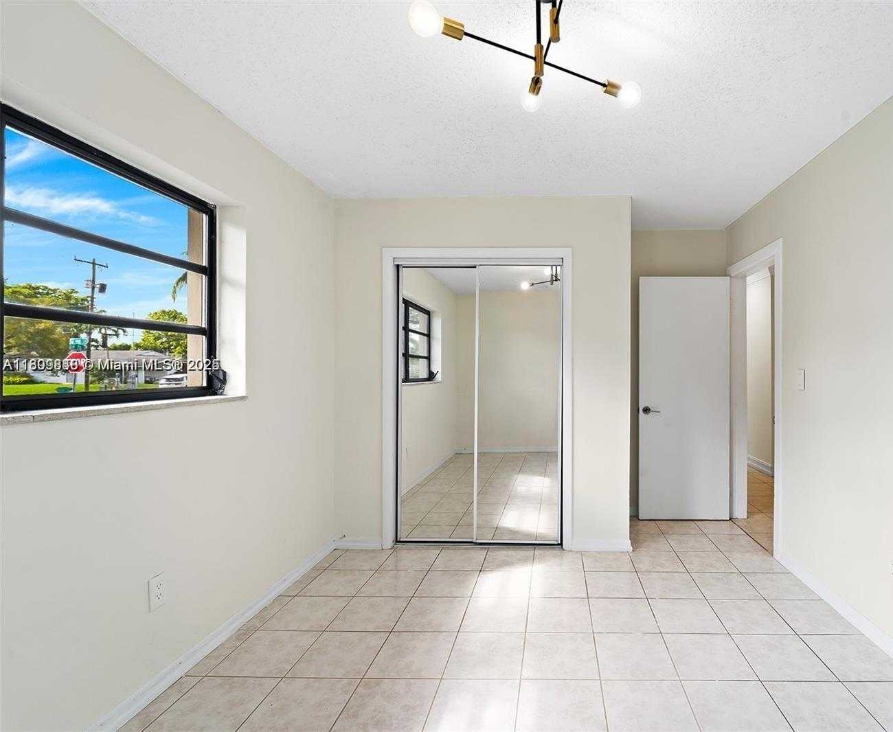 Small Image of 9835 SOUTH WEST 76TH ST, Miami Number 7