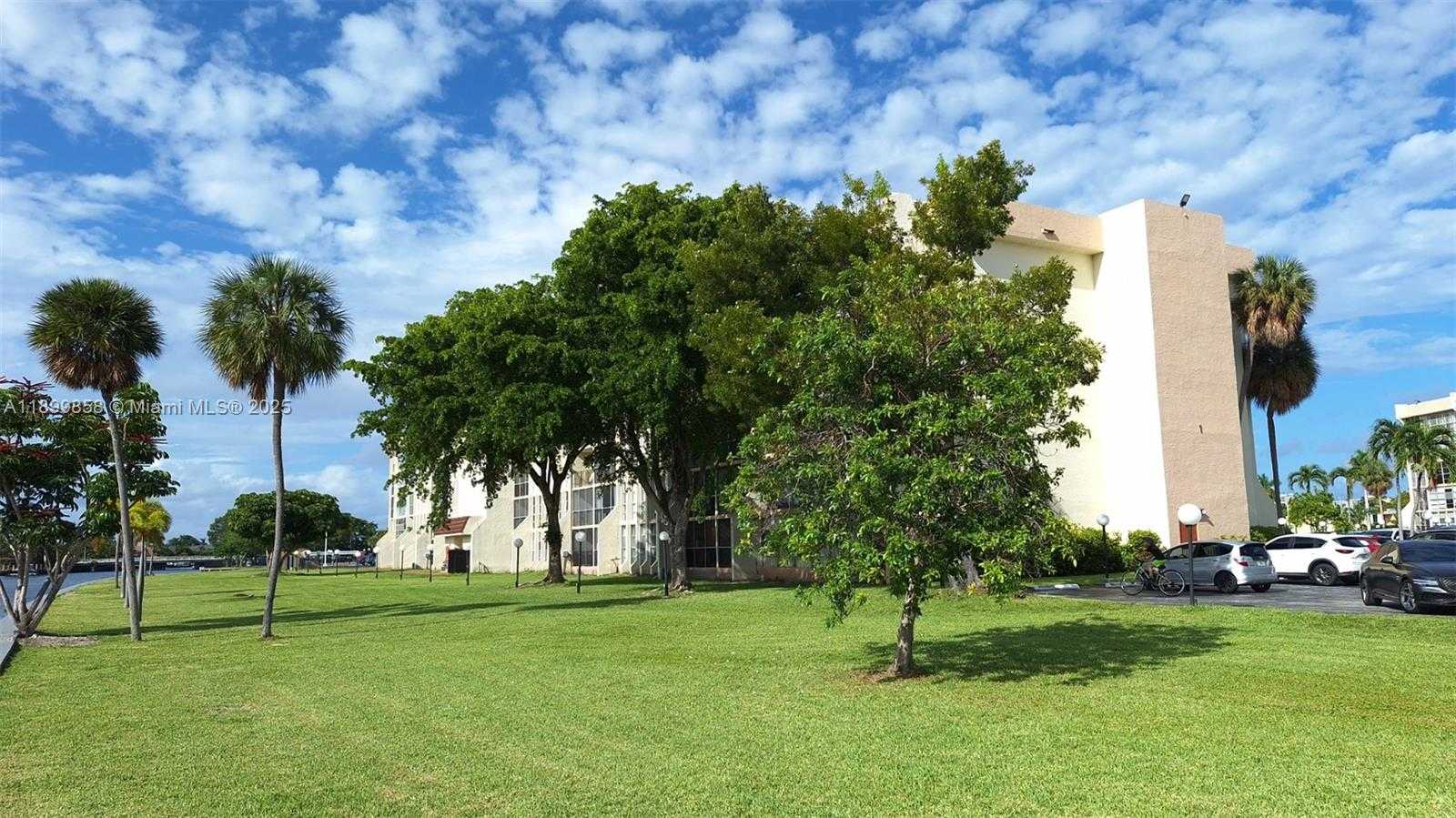Small Image of 601 THREE ISLANDS BLVD #404, Hallandale Beach Number 5