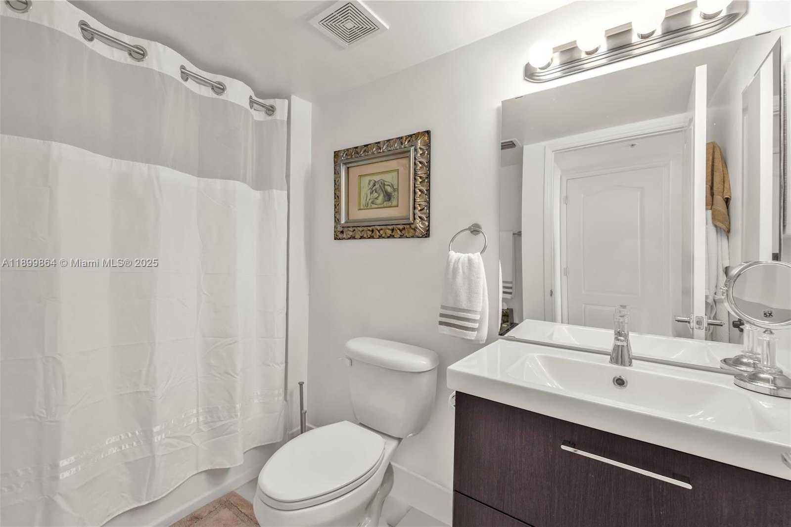 Small Image of 1900 SUNSET HARBOUR DR #1205/07, Miami Beach Number 17