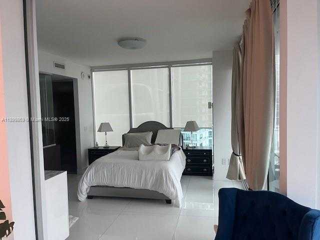 Small Image of 1040 BISCAYNE BLVD #2607, Miami Number 5