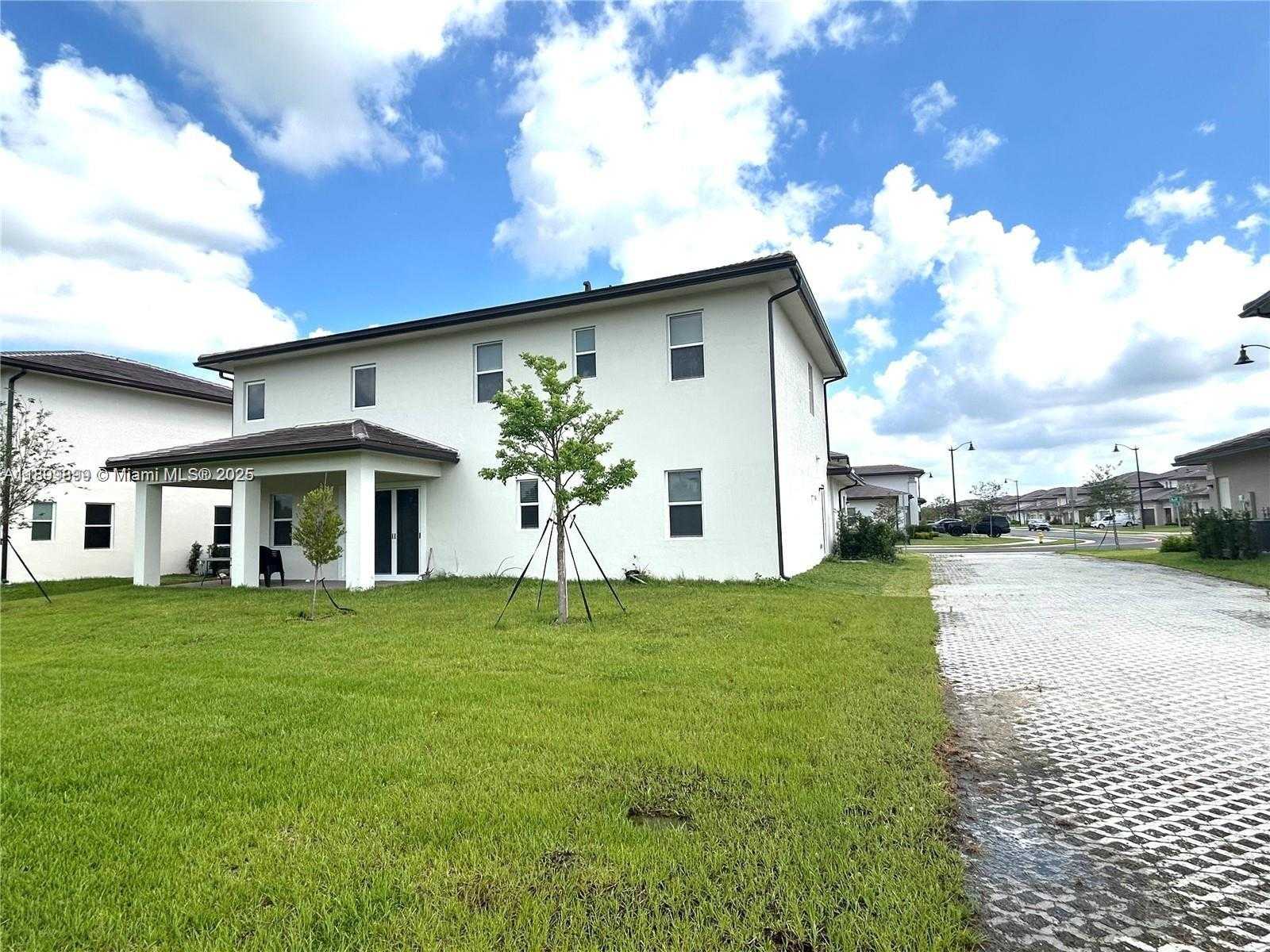 Small Image of 12220 SOUTH WEST 44TH CT, Davie Number 15