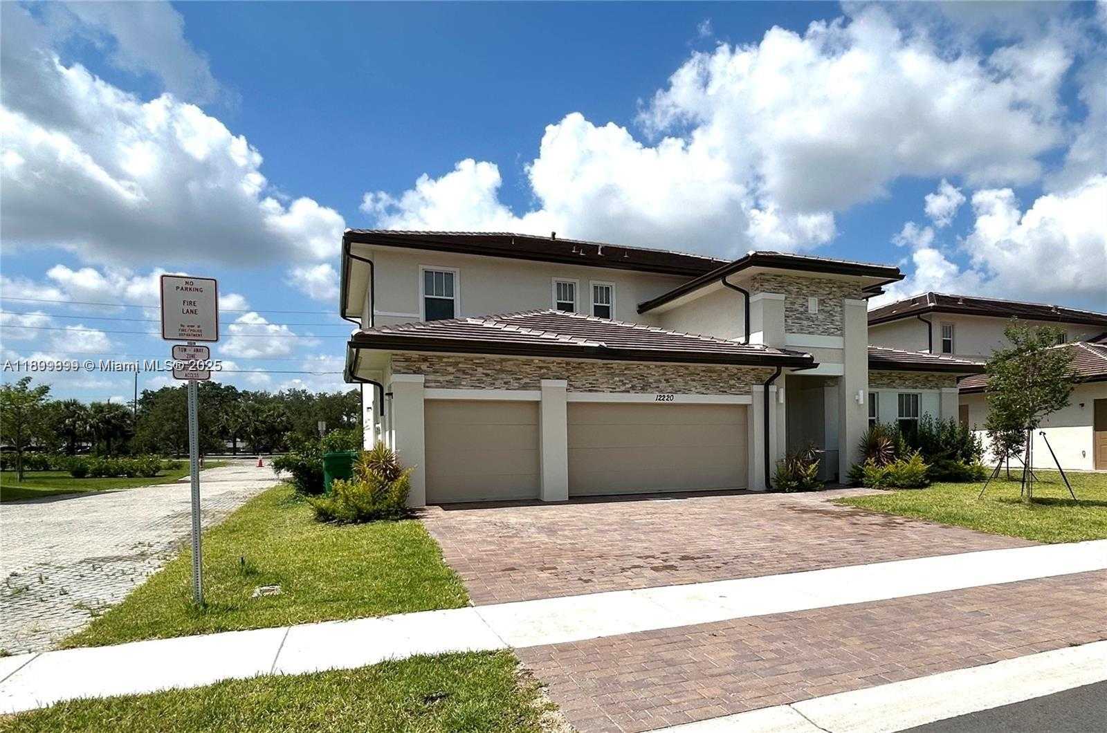 Small Image of 12220 SOUTH WEST 44TH CT, Davie Number 2