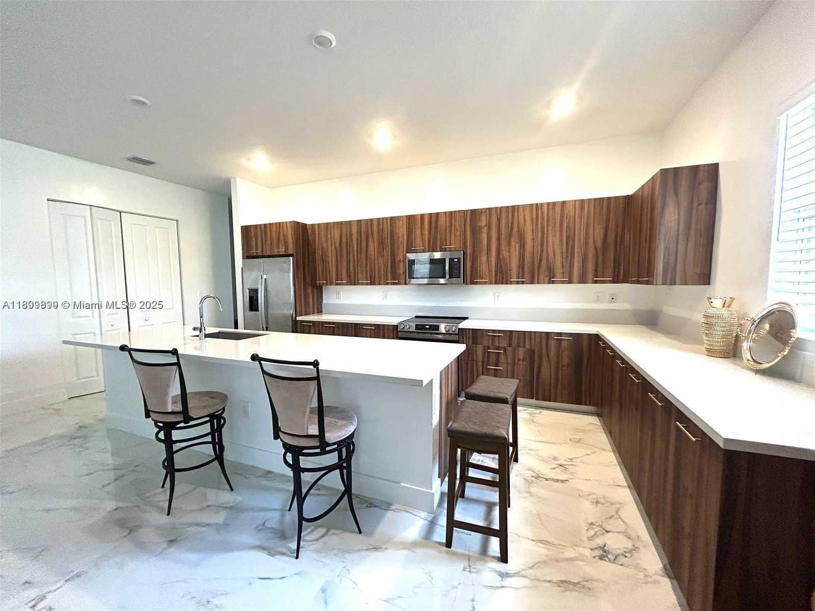 Small Image of 12220 SOUTH WEST 44TH CT, Davie Number 4