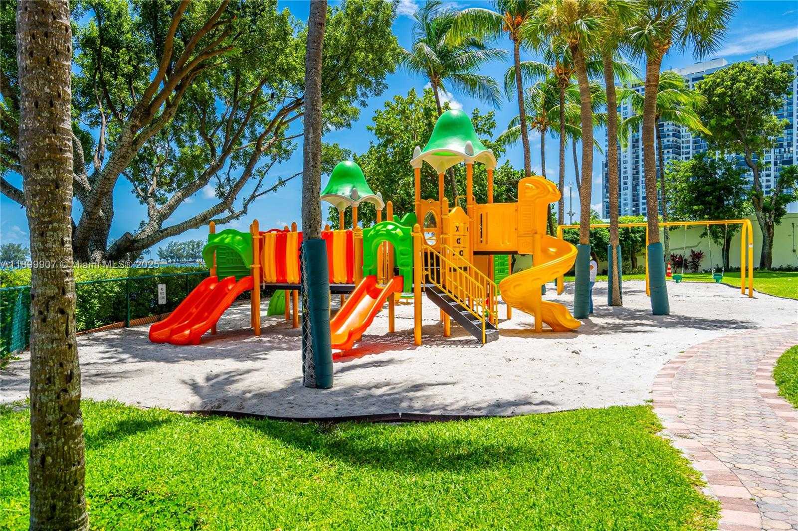 Small Image of 1865 BRICKELL AVE #A-PH4, Miami Number 12