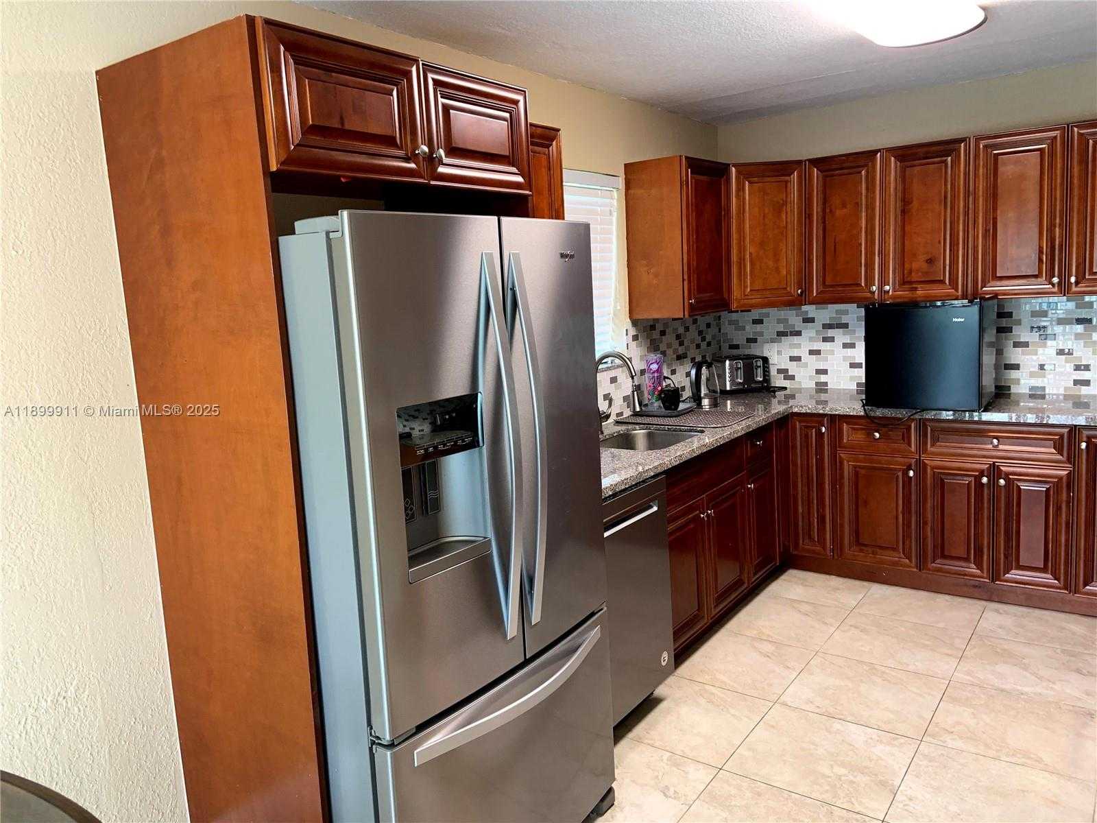 Small Image of 6407 SOUTH WEST 5TH ST, Pembroke Pines Number 16