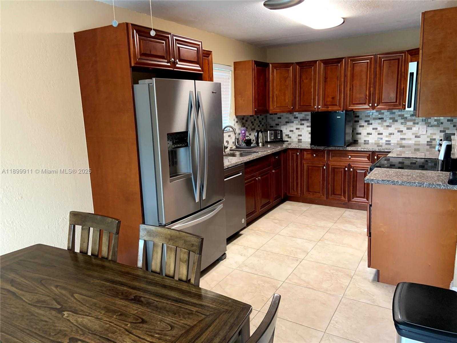 Small Image of 6407 SOUTH WEST 5TH ST, Pembroke Pines Number 17