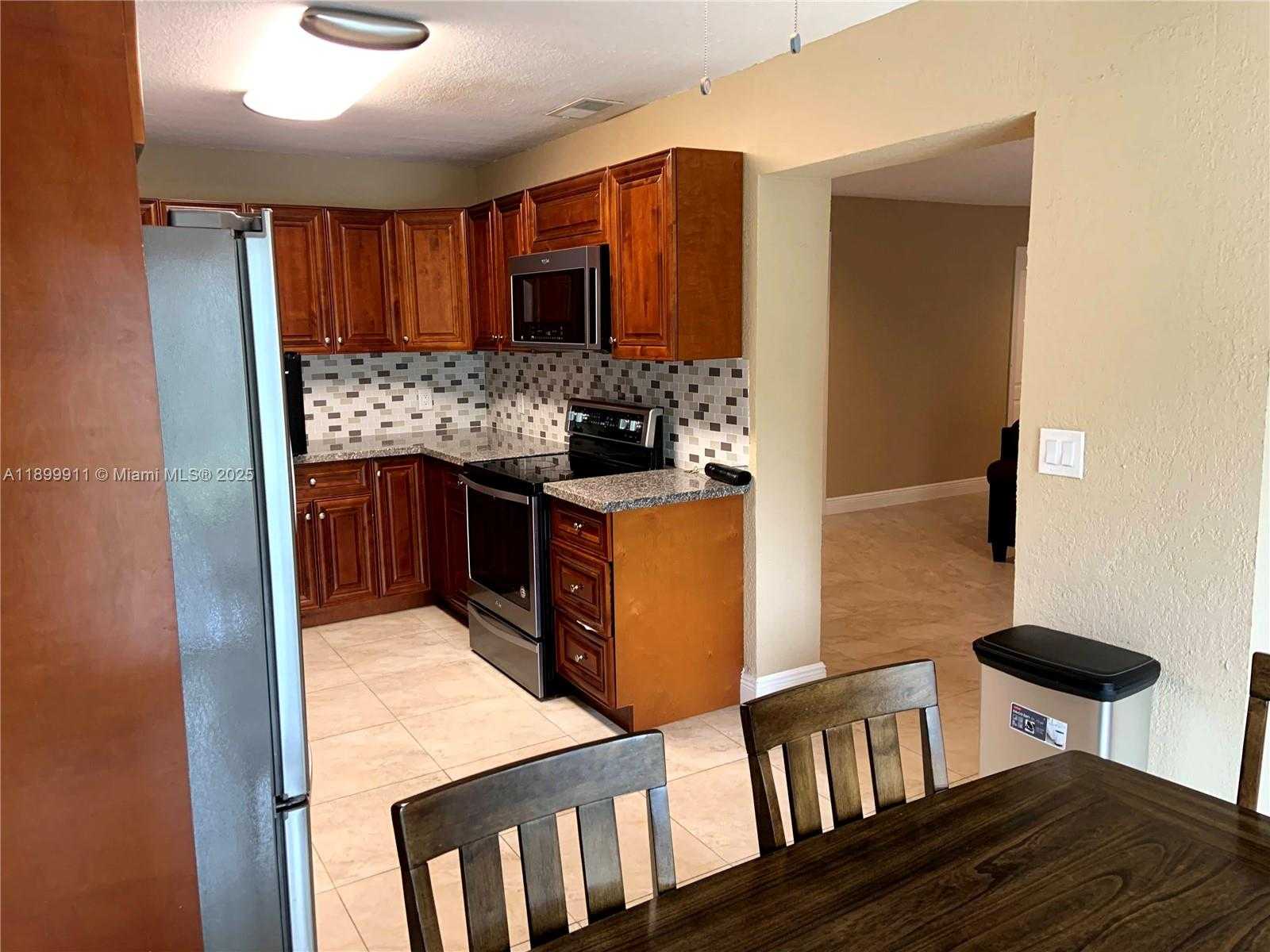 Small Image of 6407 SOUTH WEST 5TH ST, Pembroke Pines Number 18