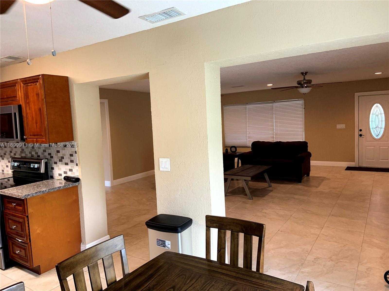 Small Image of 6407 SOUTH WEST 5TH ST, Pembroke Pines Number 19