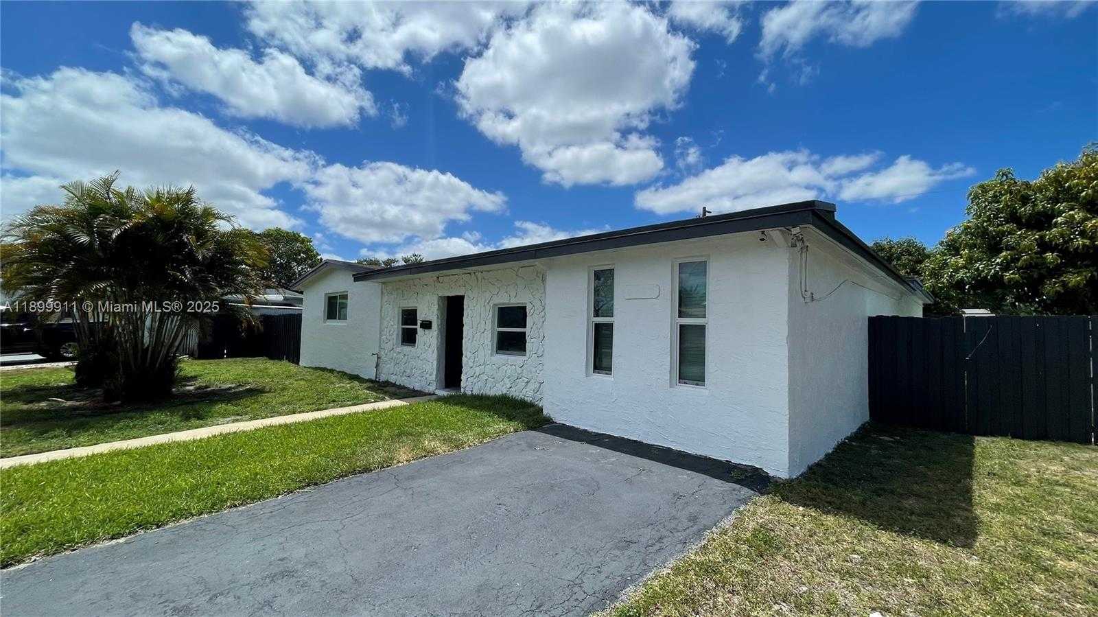 Small Image of 6407 SOUTH WEST 5TH ST, Pembroke Pines Number 2