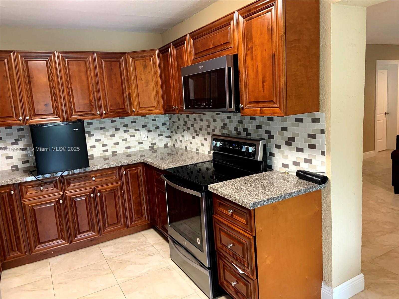 Small Image of 6407 SOUTH WEST 5TH ST, Pembroke Pines Number 20