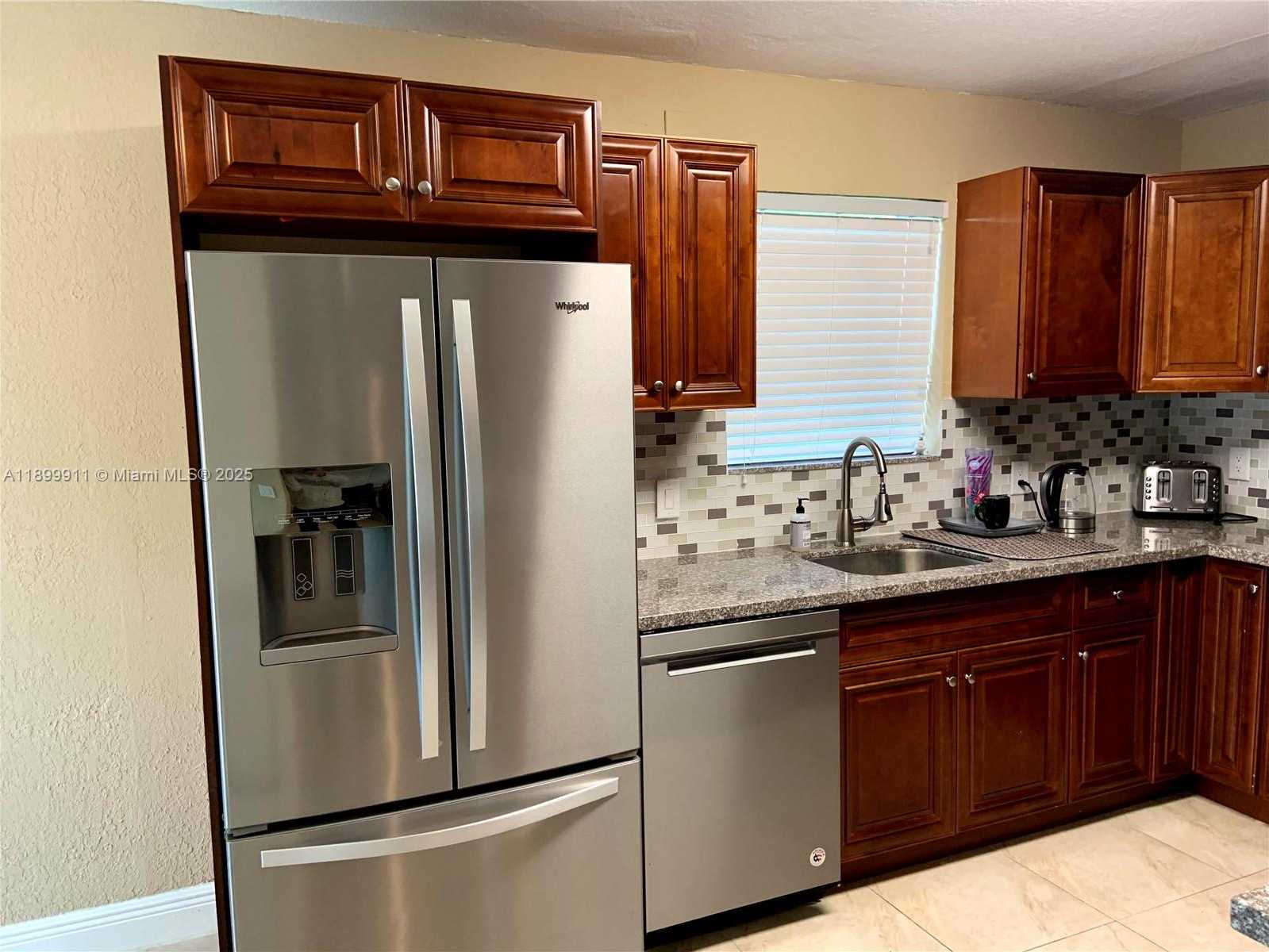 Small Image of 6407 SOUTH WEST 5TH ST, Pembroke Pines Number 21