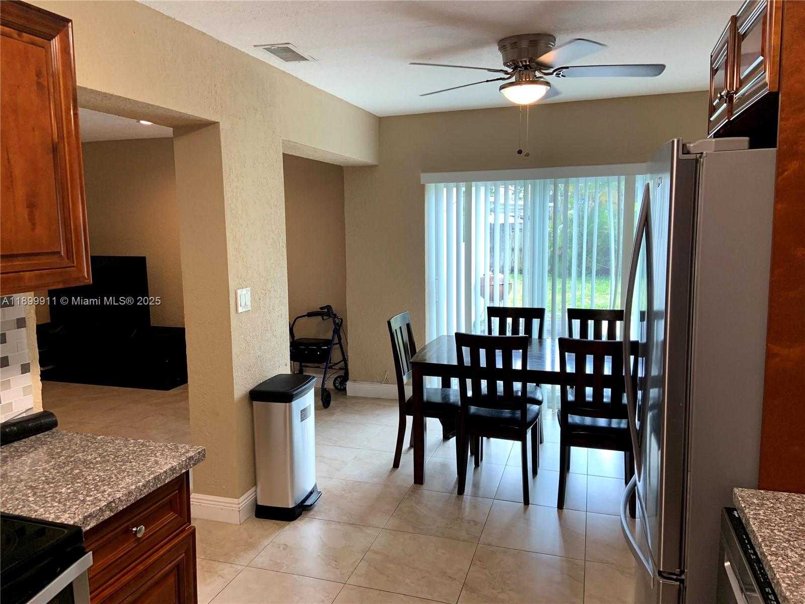 Small Image of 6407 SOUTH WEST 5TH ST, Pembroke Pines Number 22