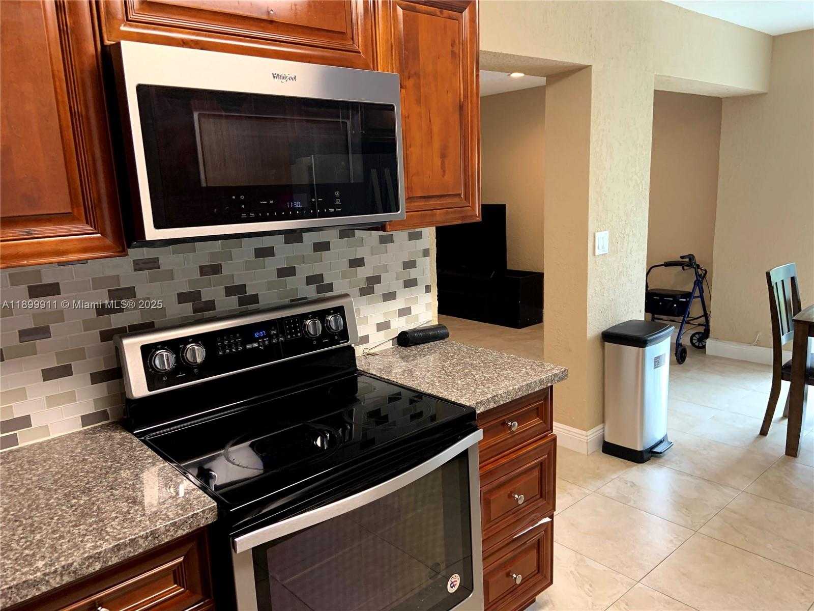 Small Image of 6407 SOUTH WEST 5TH ST, Pembroke Pines Number 23