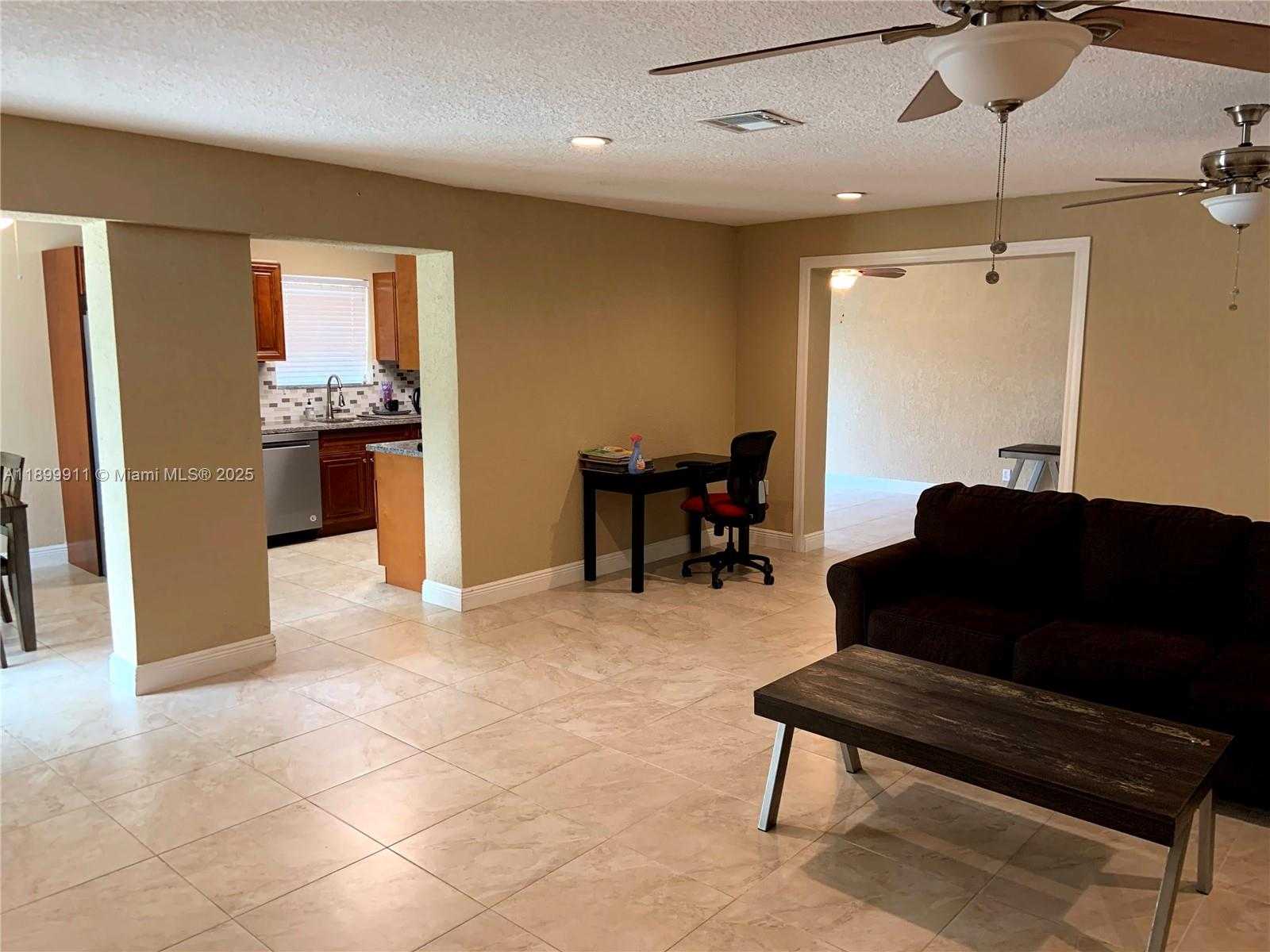 Small Image of 6407 SOUTH WEST 5TH ST, Pembroke Pines Number 26