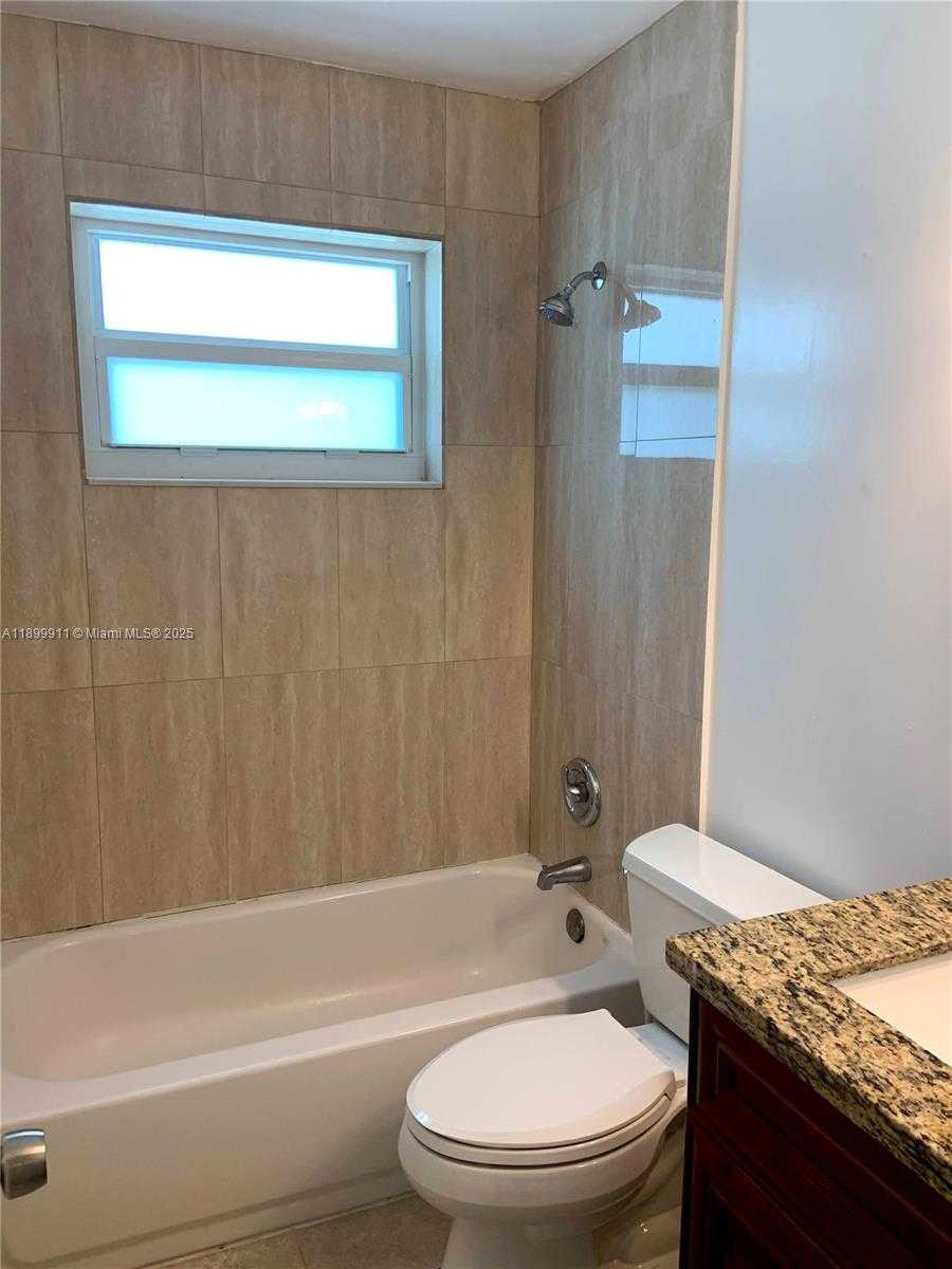 Small Image of 6407 SOUTH WEST 5TH ST, Pembroke Pines Number 28