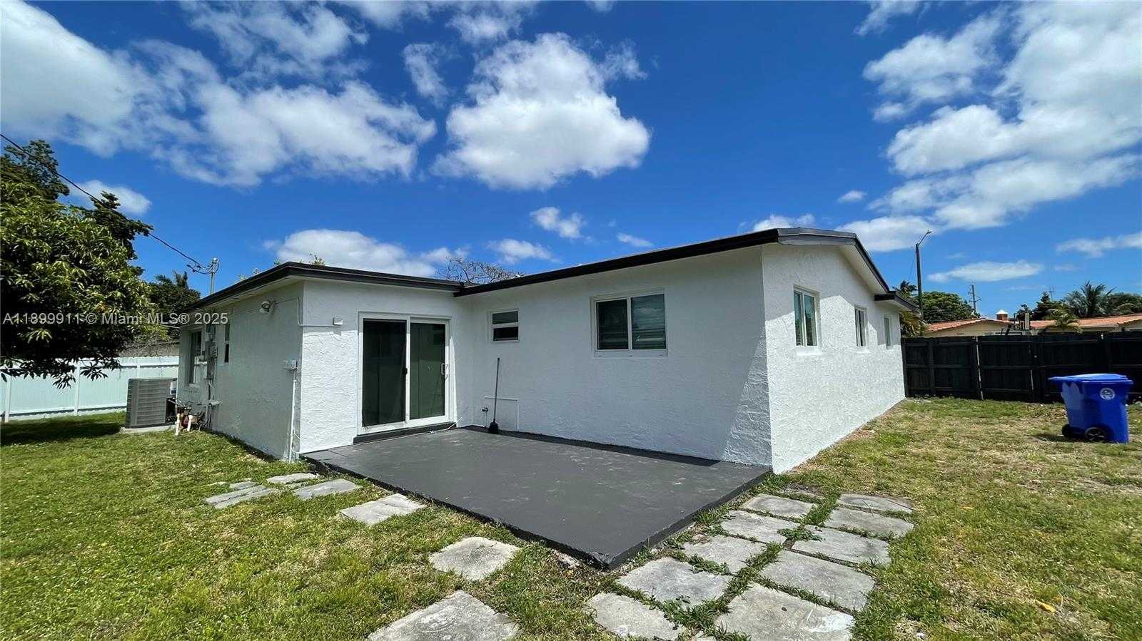 Small Image of 6407 SOUTH WEST 5TH ST, Pembroke Pines Number 3