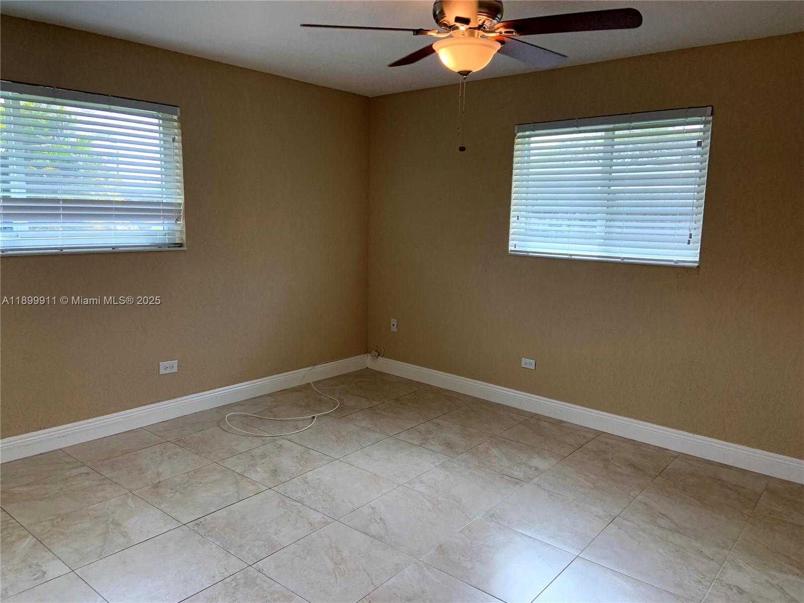 Small Image of 6407 SOUTH WEST 5TH ST, Pembroke Pines Number 30