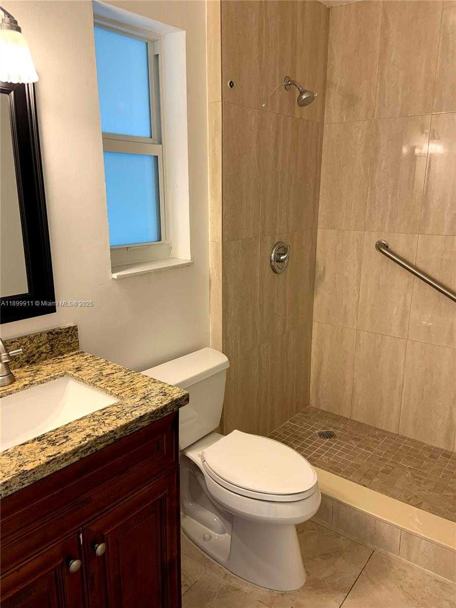 Small Image of 6407 SOUTH WEST 5TH ST, Pembroke Pines Number 32