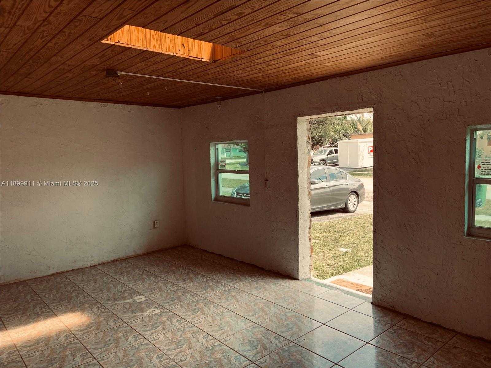 Small Image of 6407 SOUTH WEST 5TH ST, Pembroke Pines Number 39