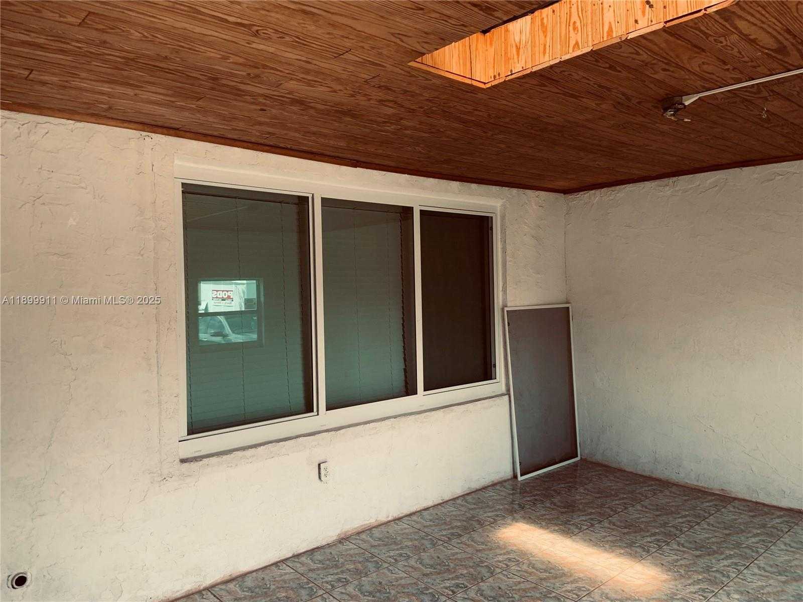 Small Image of 6407 SOUTH WEST 5TH ST, Pembroke Pines Number 40