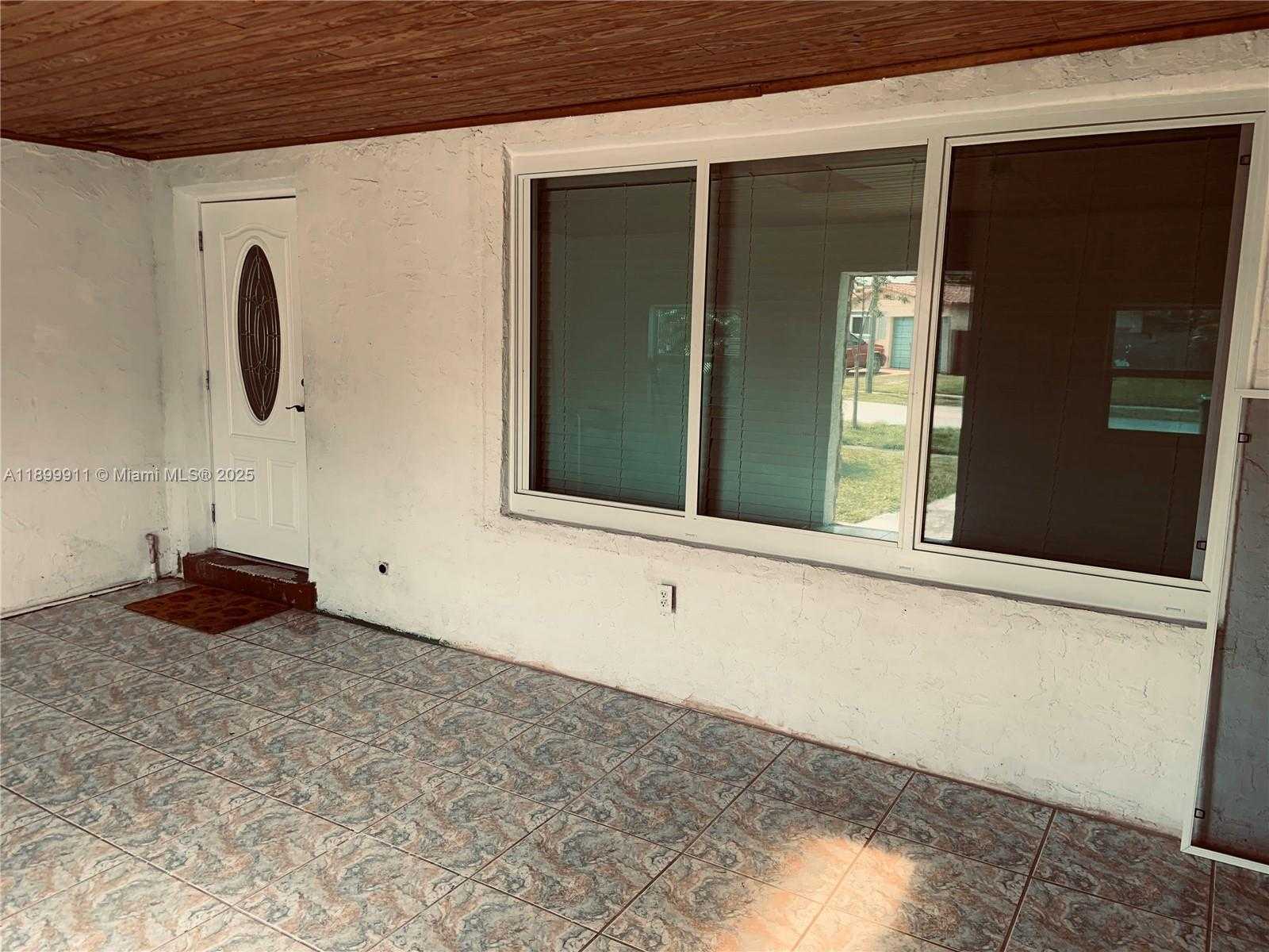 Small Image of 6407 SOUTH WEST 5TH ST, Pembroke Pines Number 41