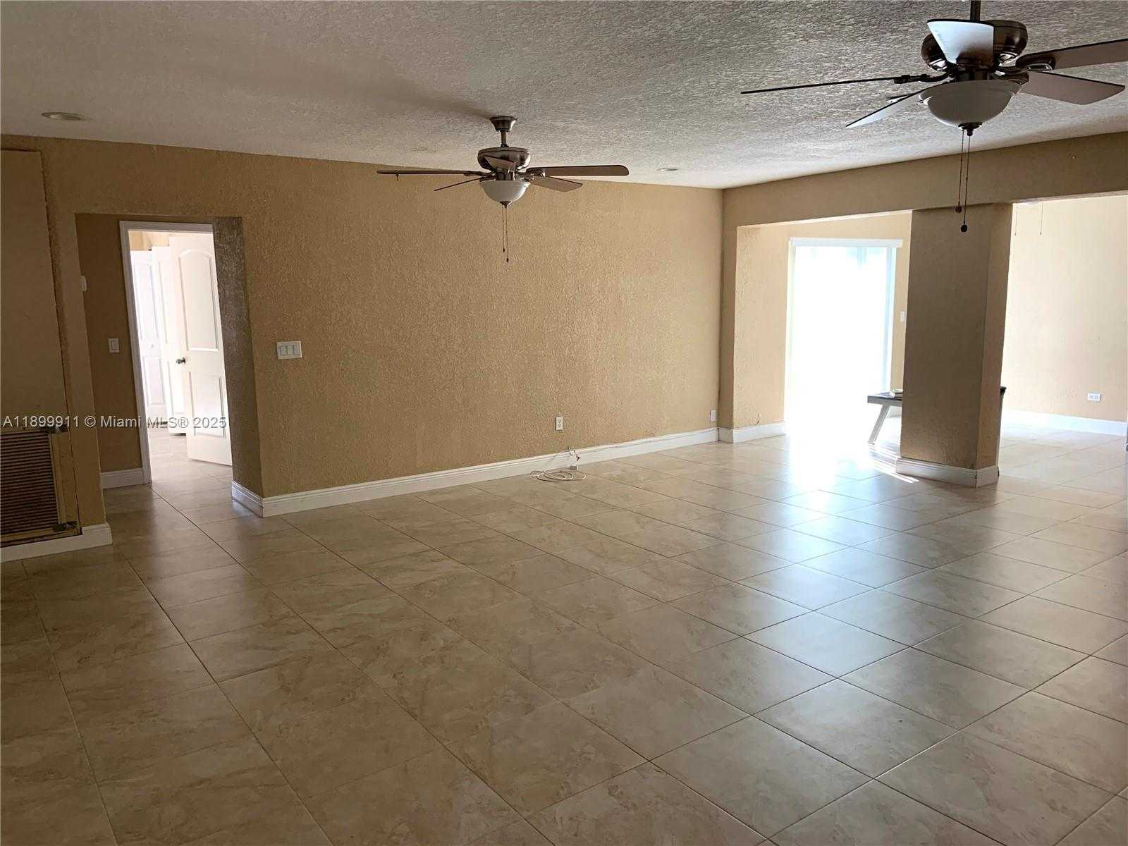 Small Image of 6407 SOUTH WEST 5TH ST, Pembroke Pines Number 44