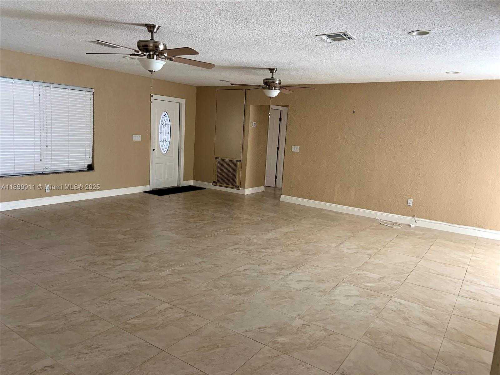 Small Image of 6407 SOUTH WEST 5TH ST, Pembroke Pines Number 45