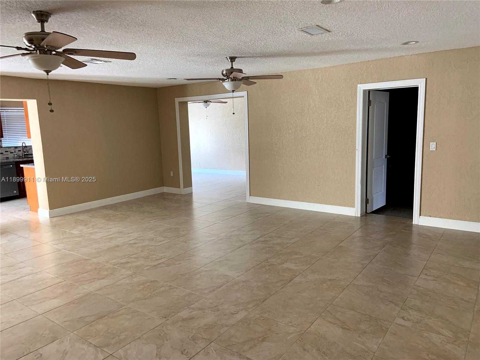 Small Image of 6407 SOUTH WEST 5TH ST, Pembroke Pines Number 47