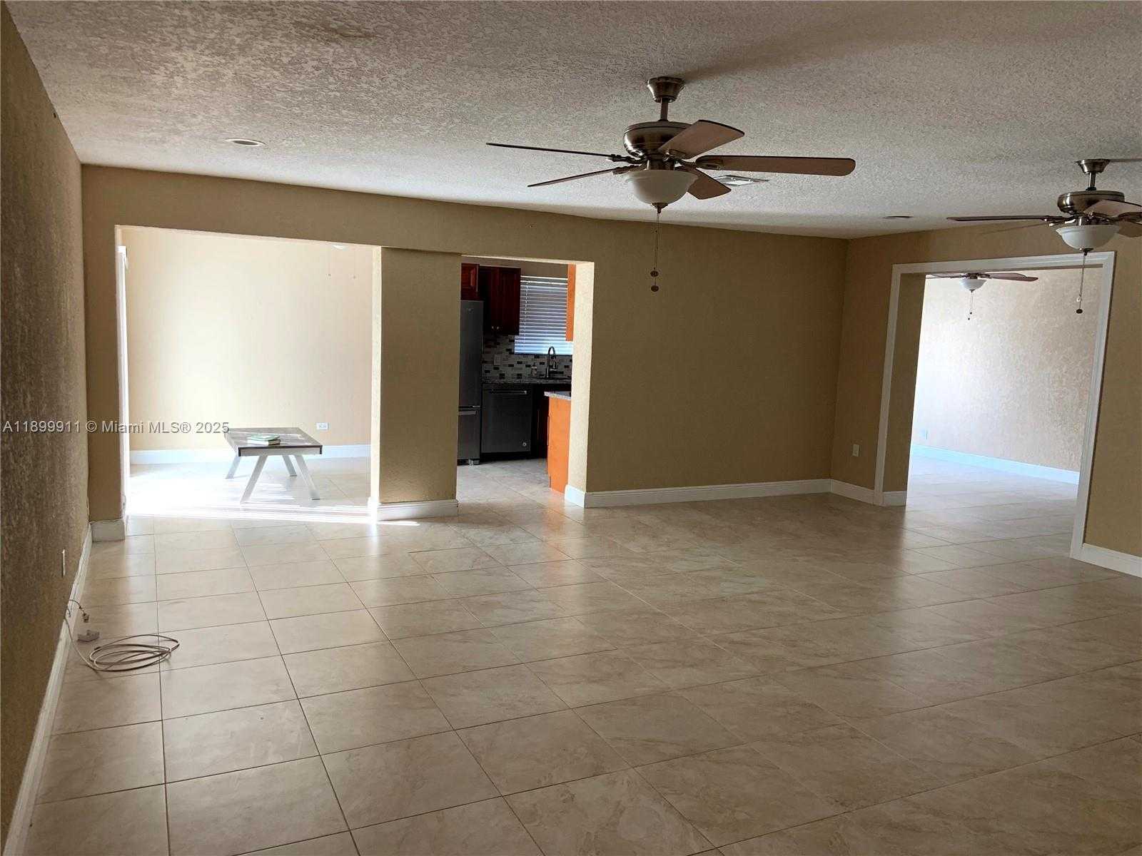 Small Image of 6407 SOUTH WEST 5TH ST, Pembroke Pines Number 48