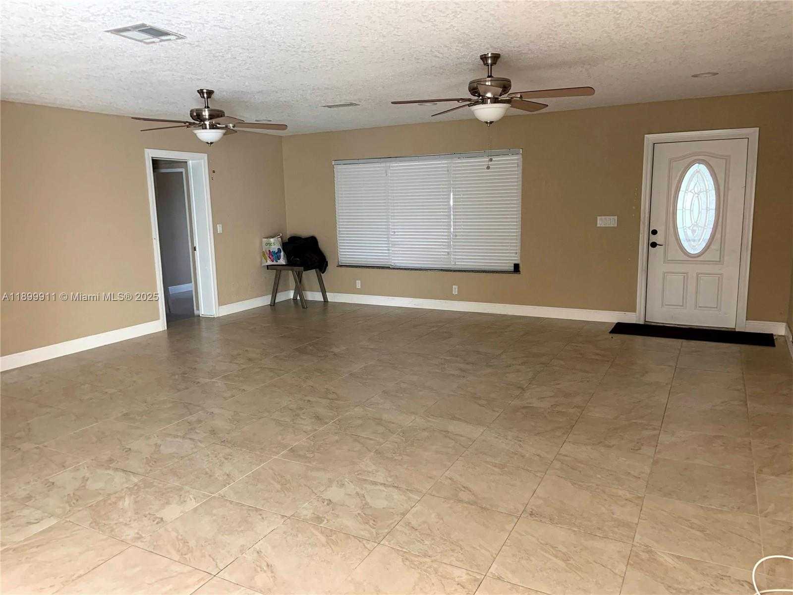 Small Image of 6407 SOUTH WEST 5TH ST, Pembroke Pines Number 49