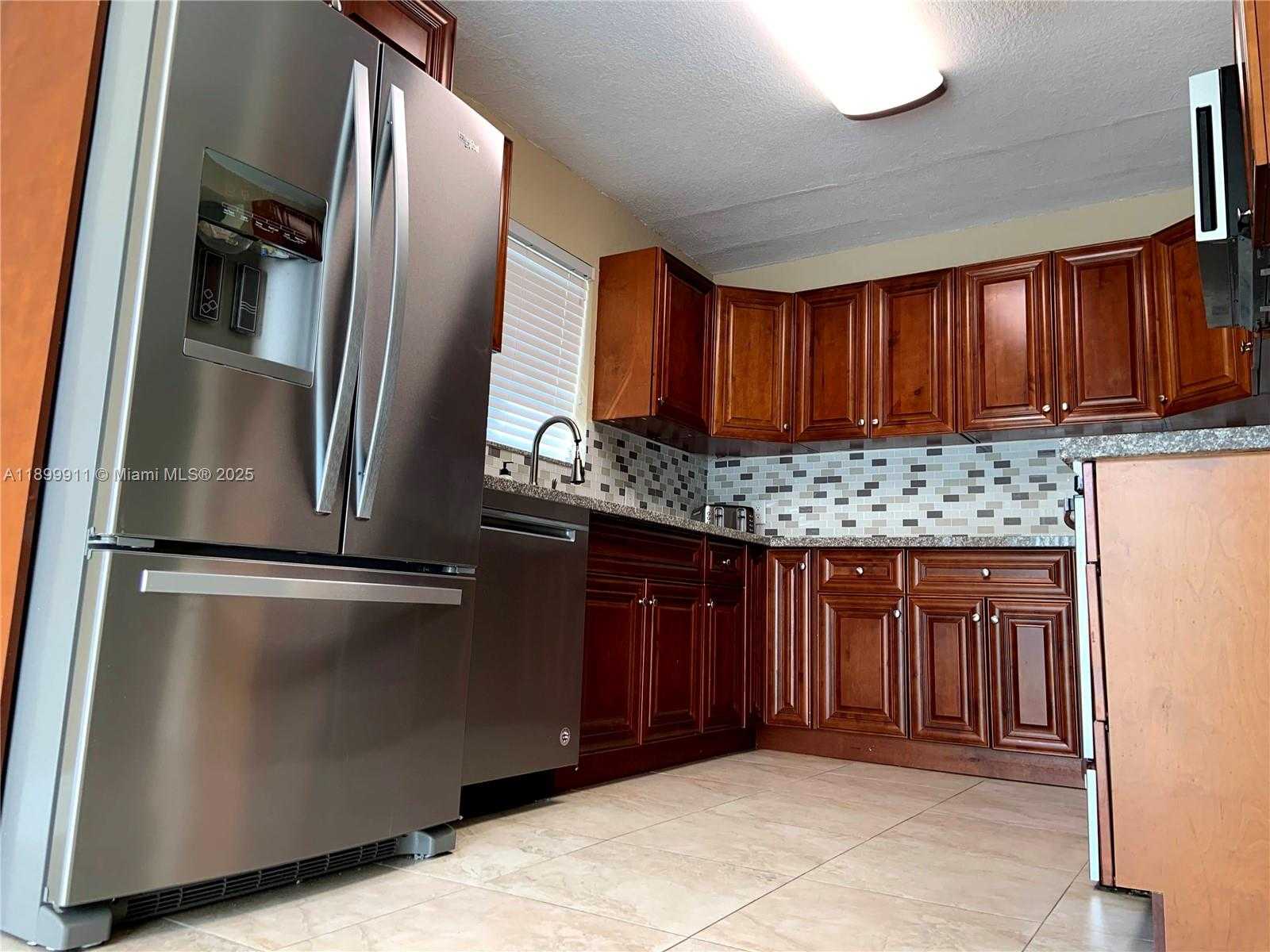 Small Image of 6407 SOUTH WEST 5TH ST, Pembroke Pines Number 52