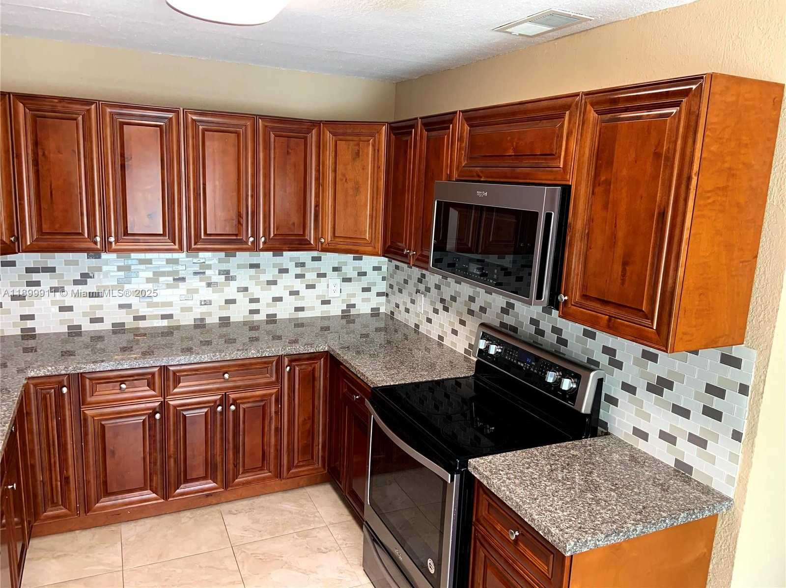 Small Image of 6407 SOUTH WEST 5TH ST, Pembroke Pines Number 53