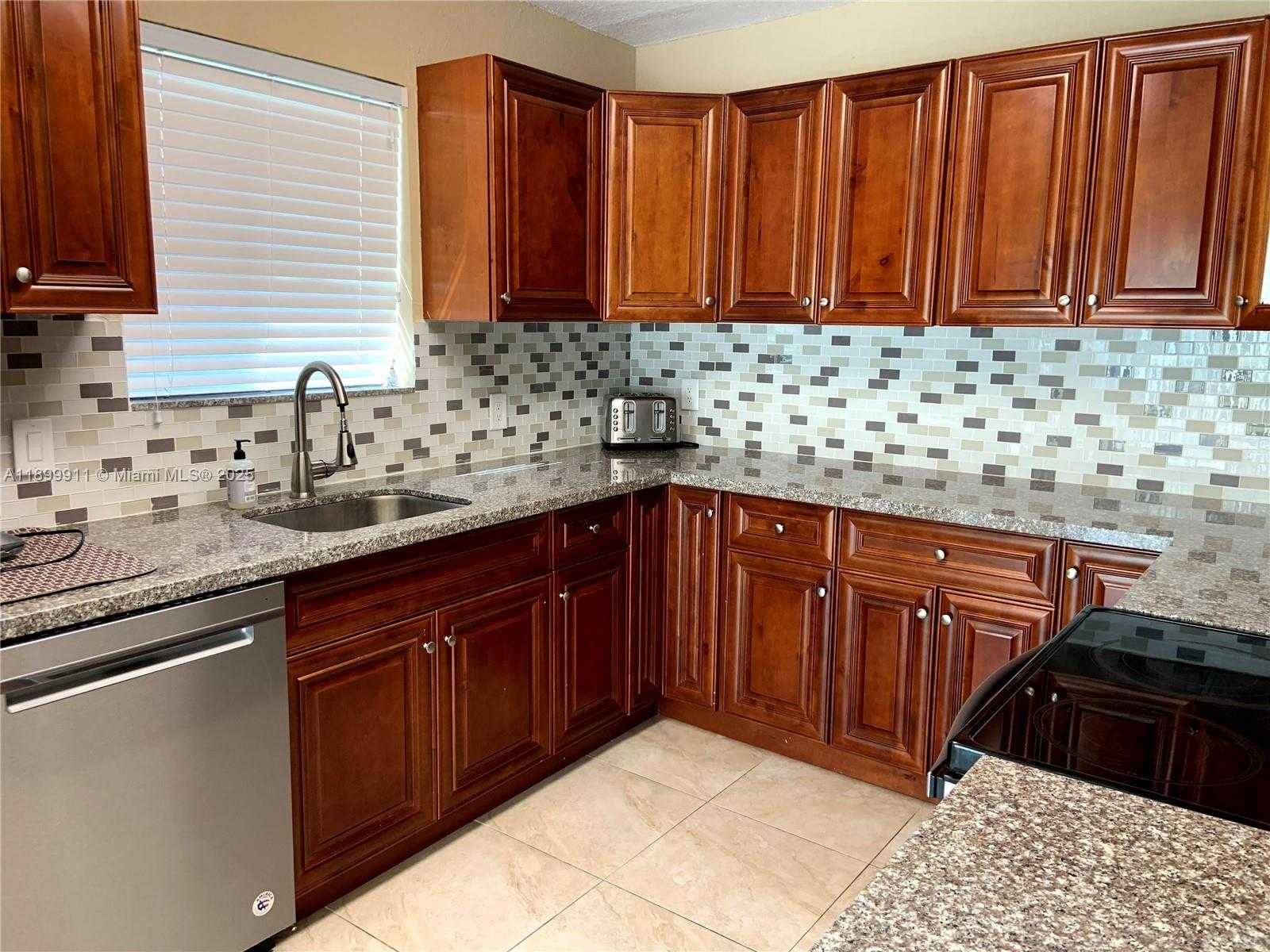 Small Image of 6407 SOUTH WEST 5TH ST, Pembroke Pines Number 55