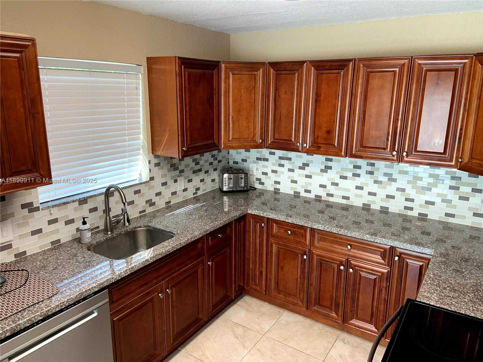 Small Image of 6407 SOUTH WEST 5TH ST, Pembroke Pines Number 56